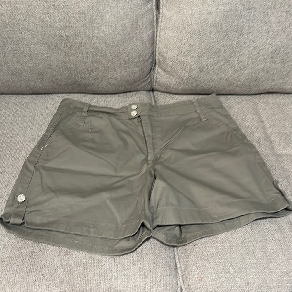 Gloria Vanderbilt shorts